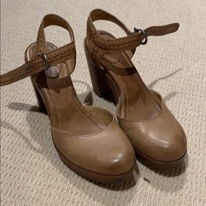 Frye Sandals size 8. Beige